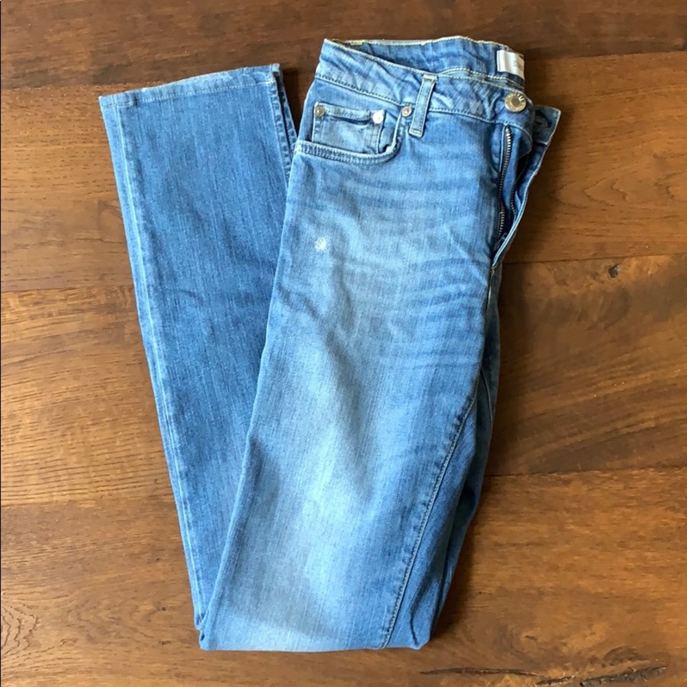 SOLD.  Int’l Closed Jeans 27